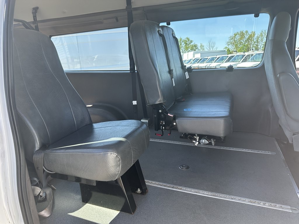 2011 Ford Econoline Image 9