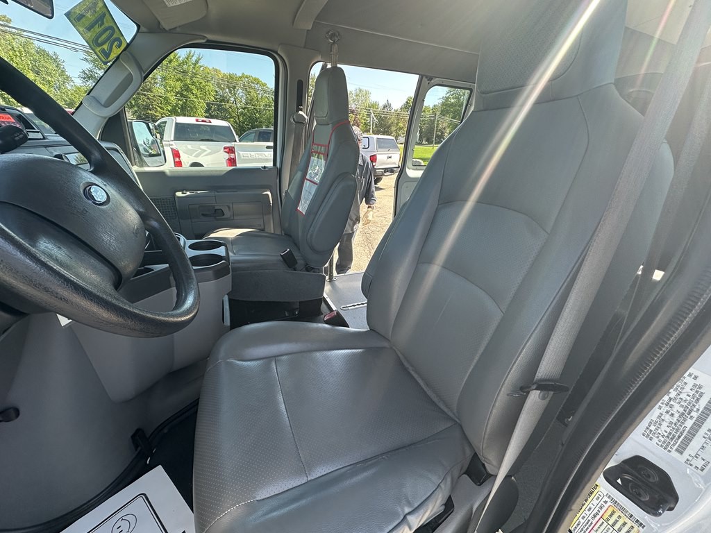 2011 Ford Econoline Image 10