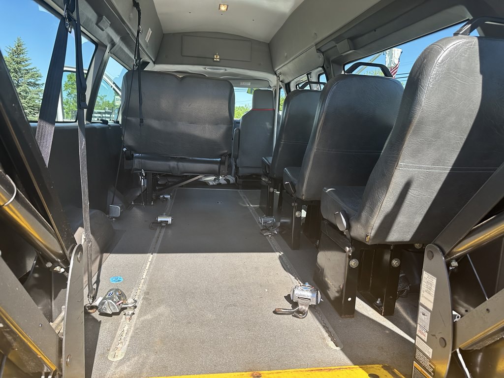 2011 Ford Econoline Image 12