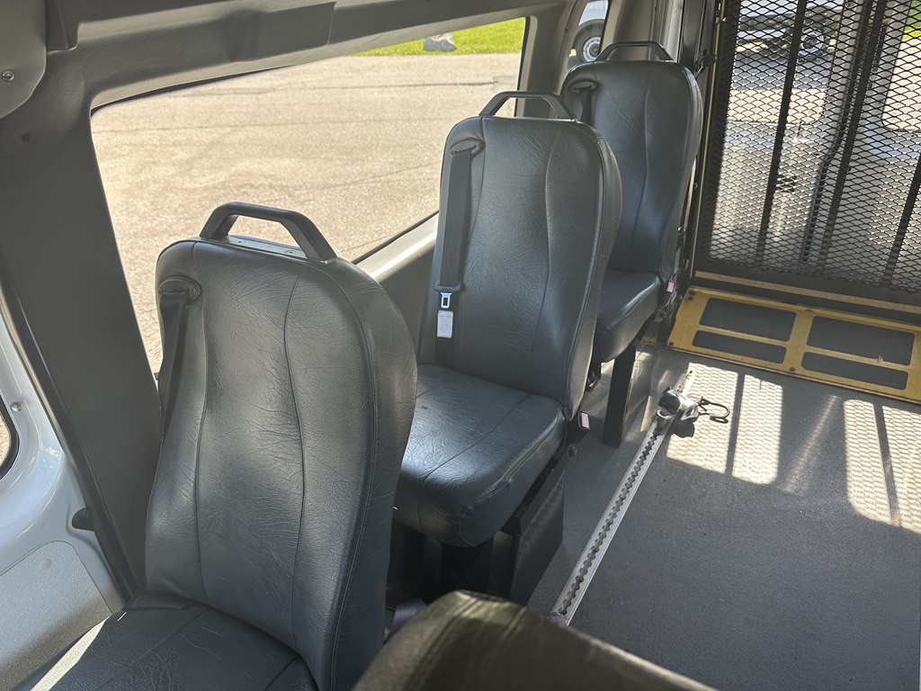 2011 Ford Econoline Image 19