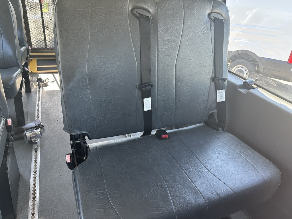 2011 Ford Econoline Image 20