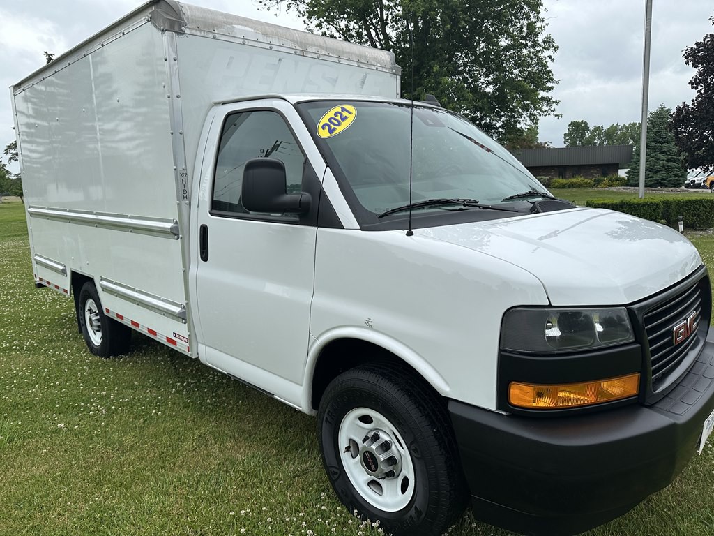 2021 GMC Savana Image 2