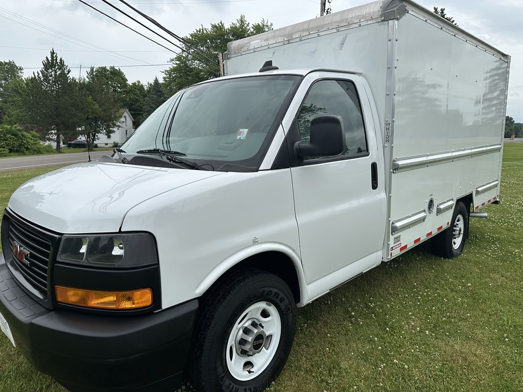 2021 GMC Savana Image 3