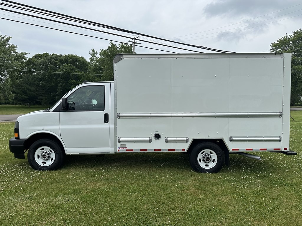2021 GMC Savana Image 4