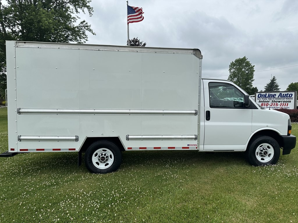 2021 GMC Savana Image 5