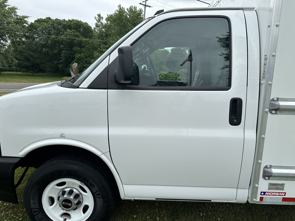 2021 GMC Savana Image 7