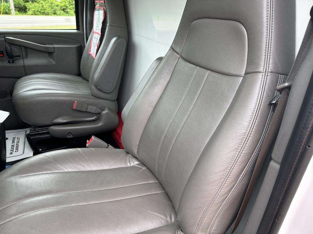 2021 GMC Savana Image 11