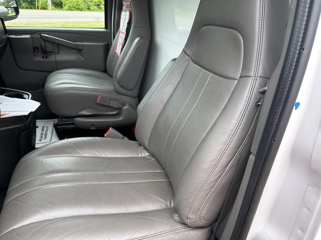 2021 GMC Savana Image 13