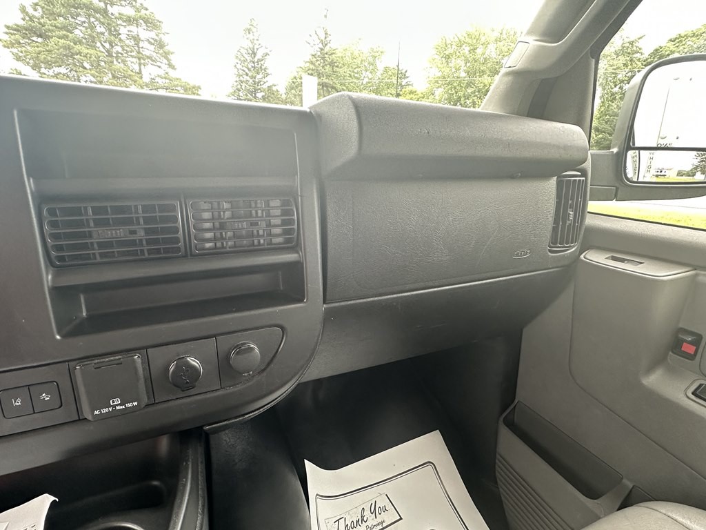 2021 GMC Savana Image 20