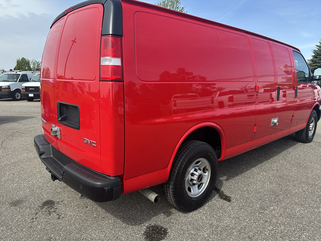 2021 GMC Savana Image 6