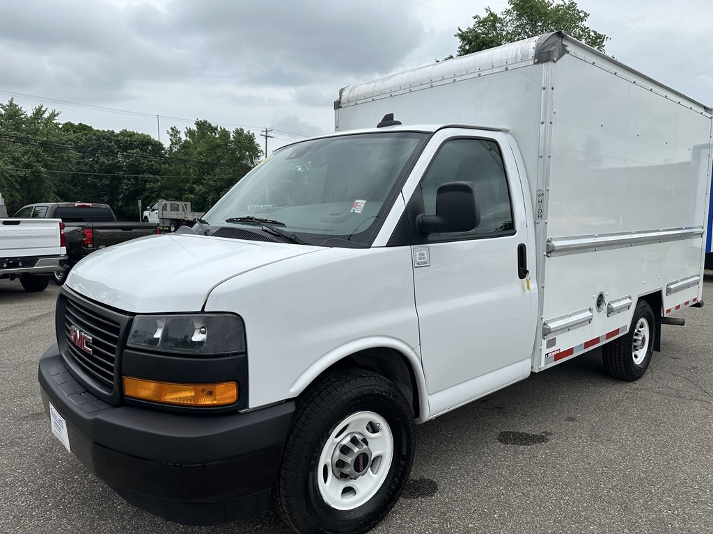 2021 GMC Savana Image 1