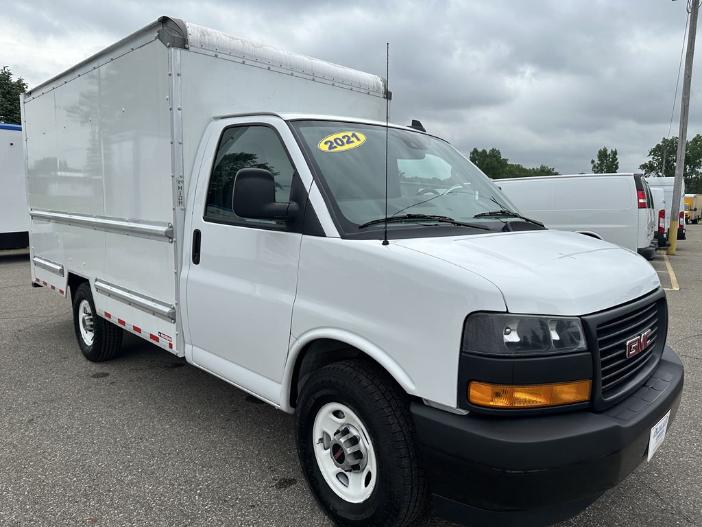 2021 GMC Savana Image 2
