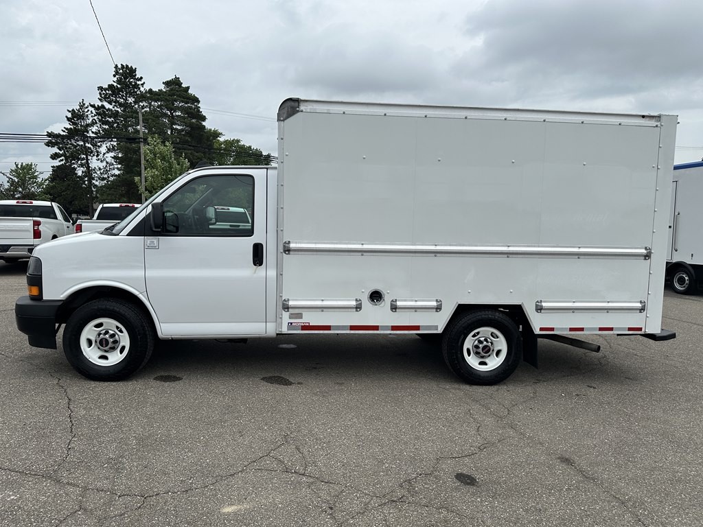 2021 GMC Savana Image 3