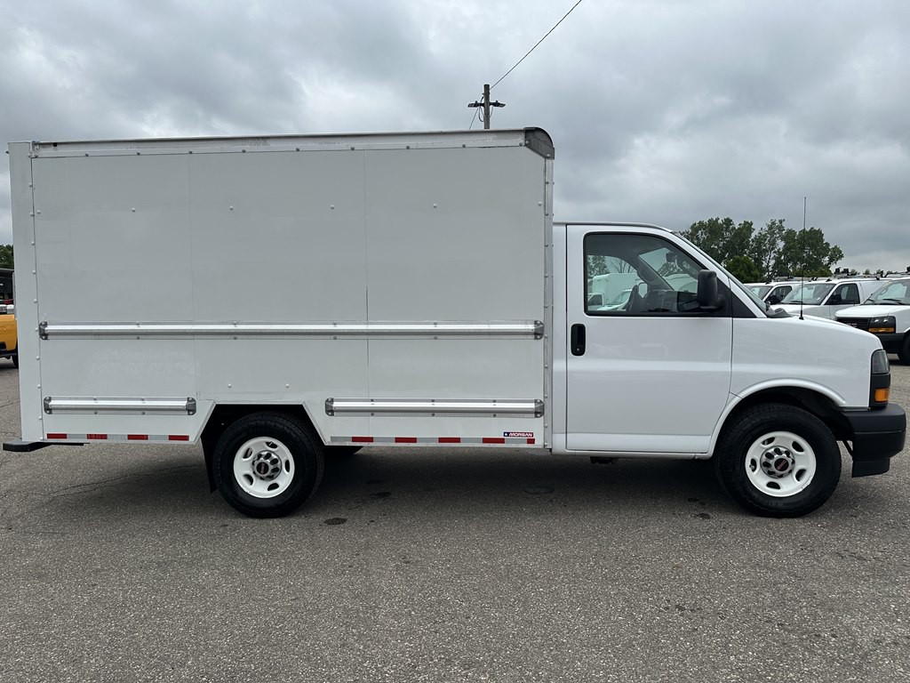 2021 GMC Savana Image 4