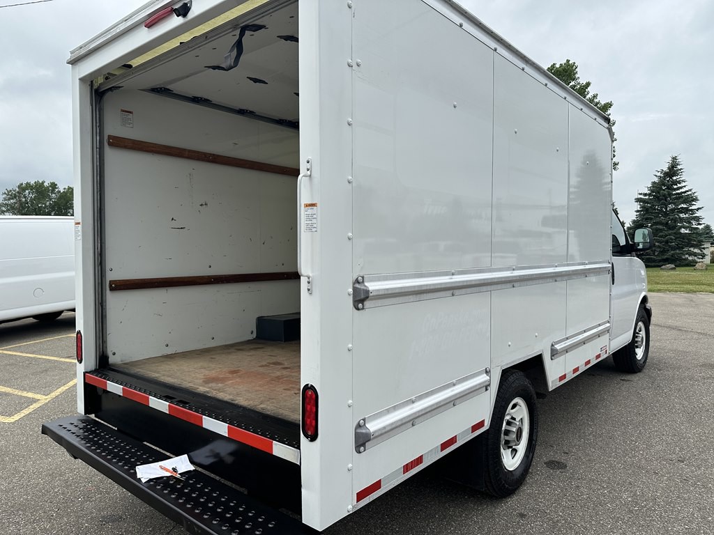 2021 GMC Savana Image 5