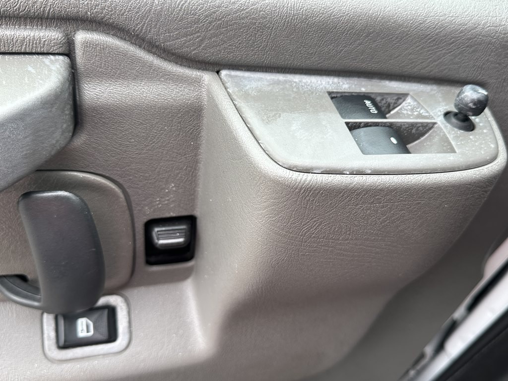 2021 GMC Savana Image 14