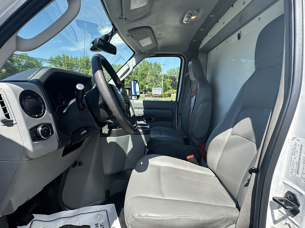2022 Ford Econoline Image 16