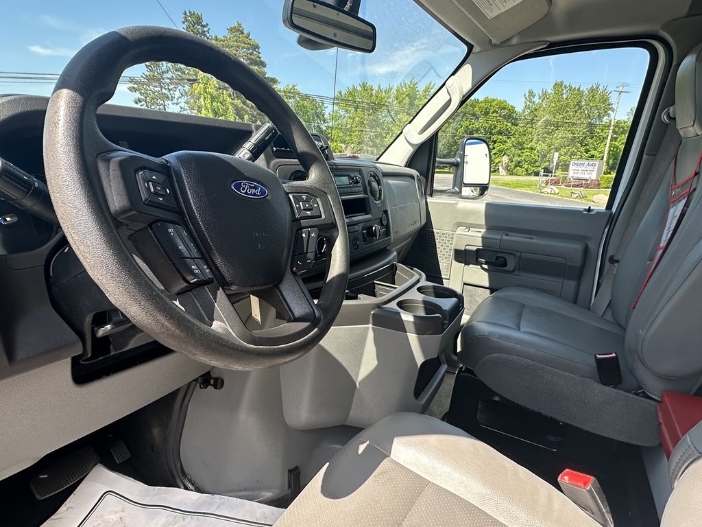 2022 Ford Econoline Image 18