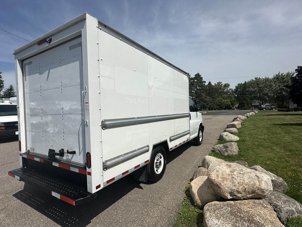 2021 GMC Savana Image 6