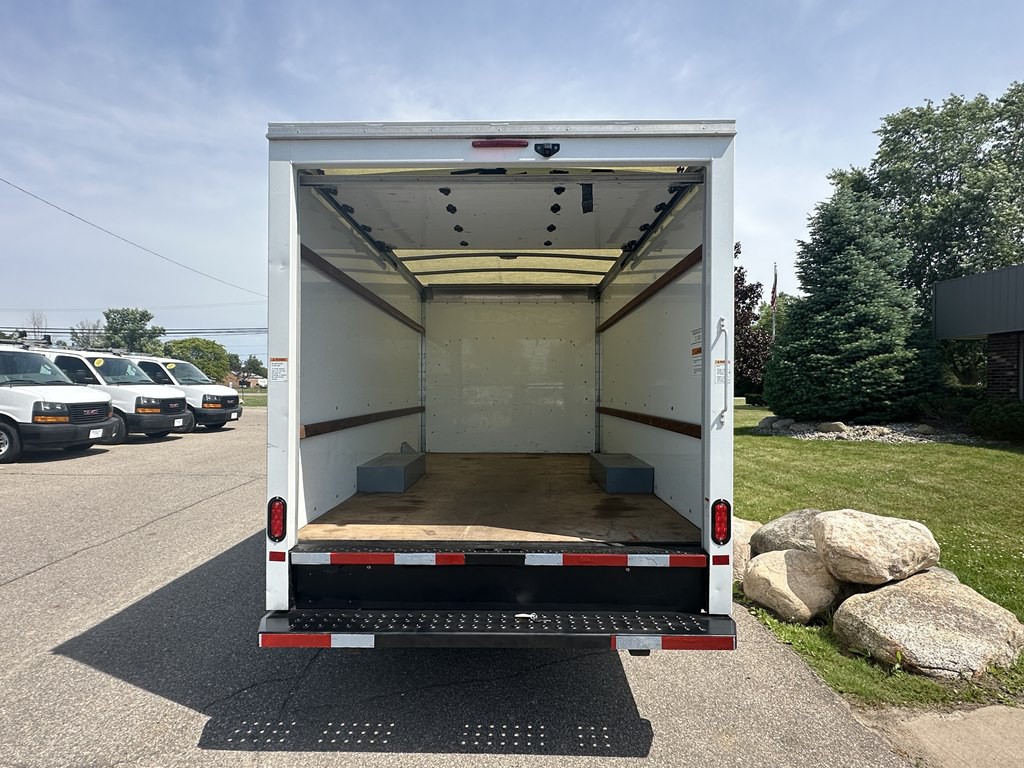 2021 GMC Savana Image 7