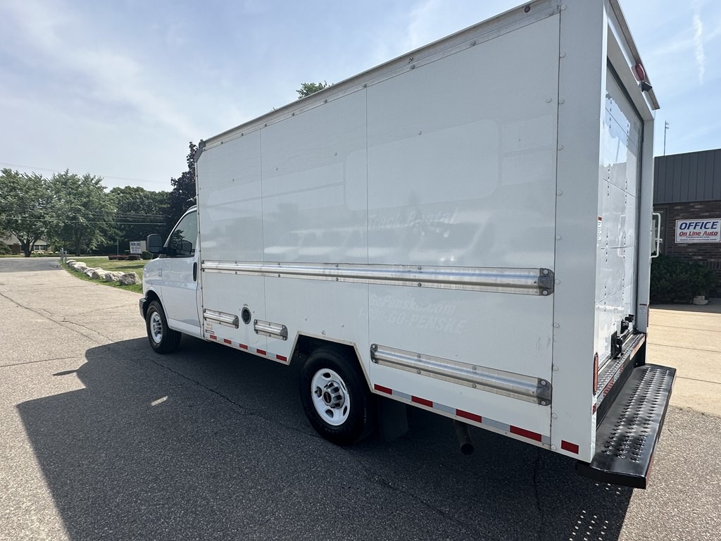 2021 GMC Savana Image 12
