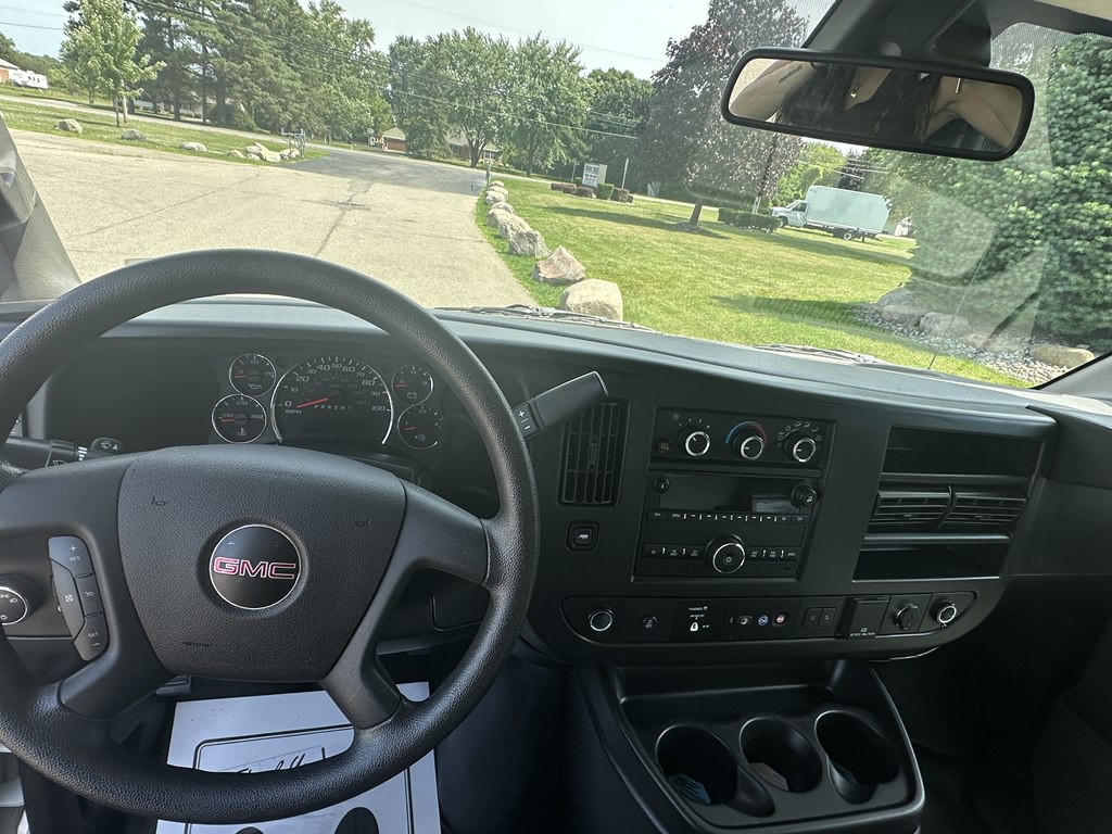 2021 GMC Savana Image 16