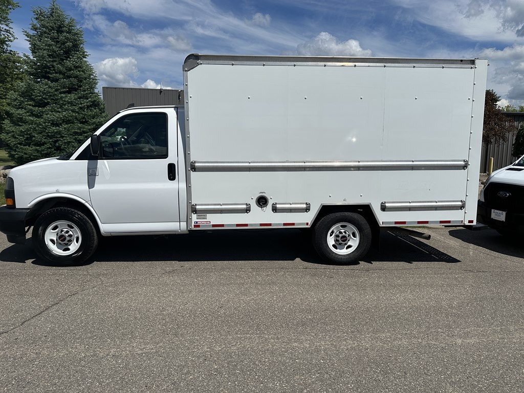 2021 GMC Savana Image 1