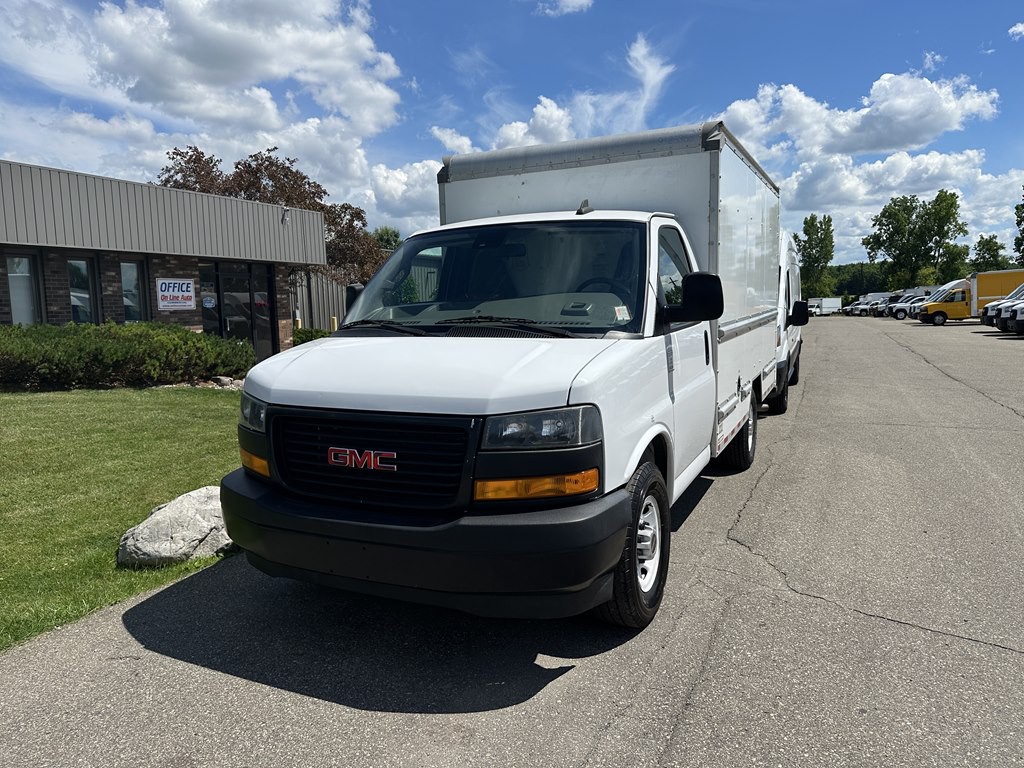 2021 GMC Savana Image 2