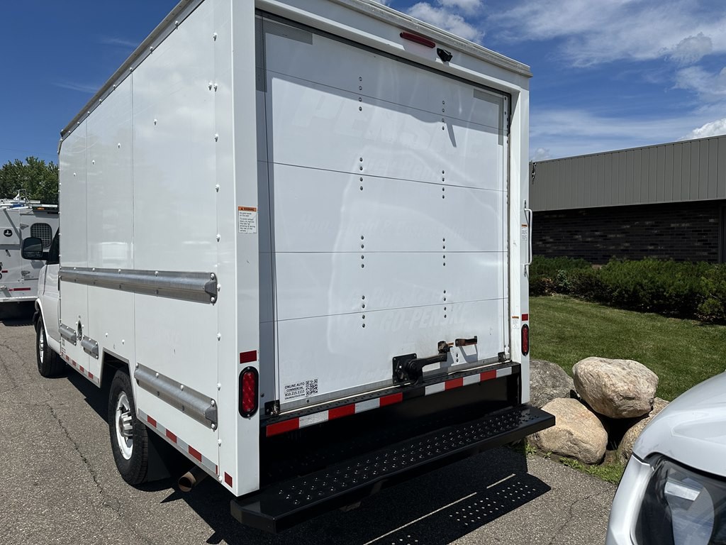 2021 GMC Savana Image 4