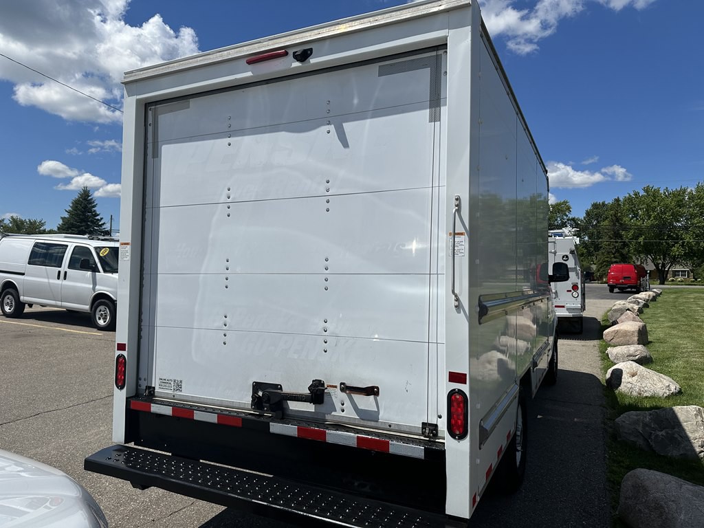 2021 GMC Savana Image 5