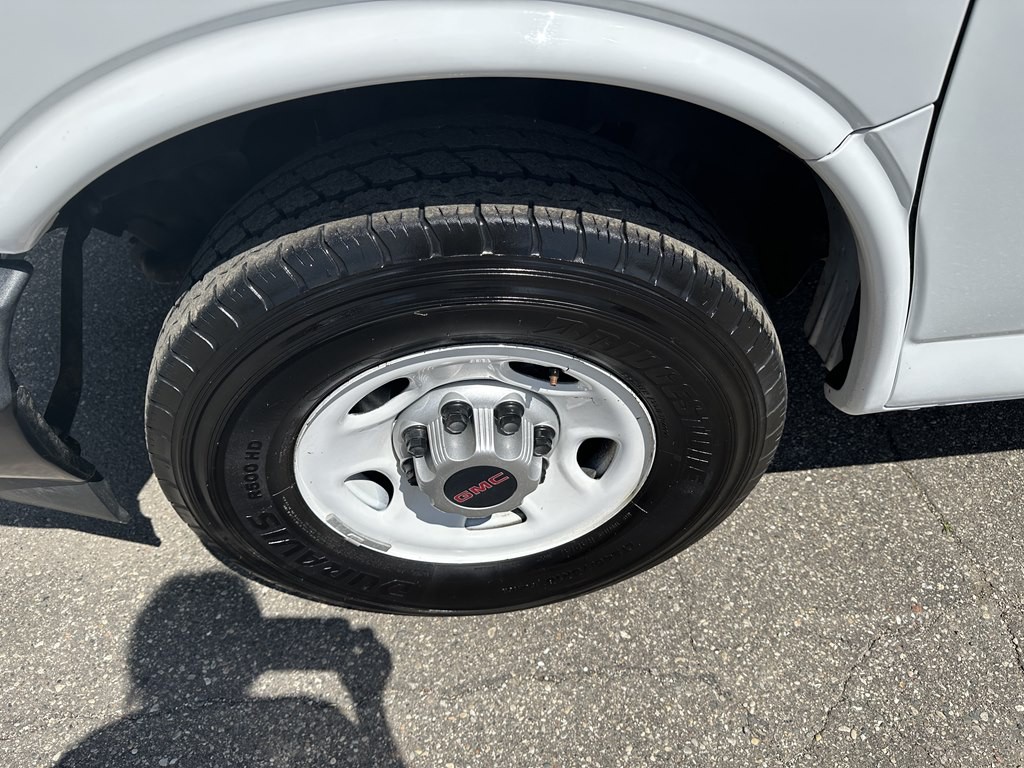 2021 GMC Savana Image 10