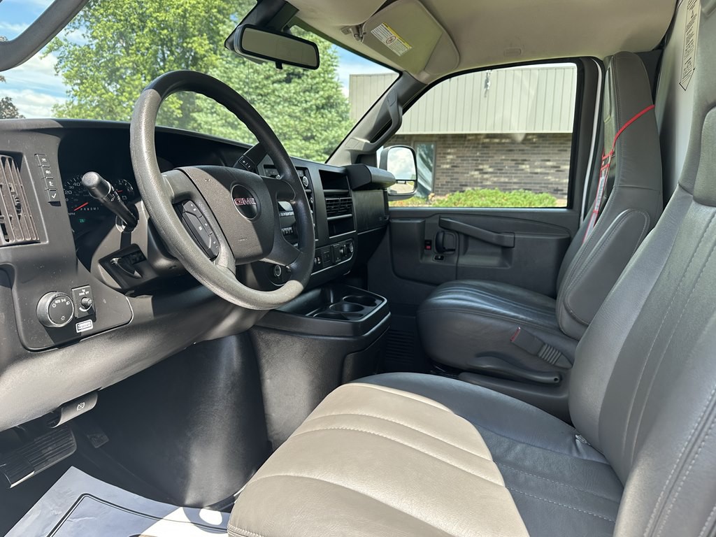 2021 GMC Savana Image 12