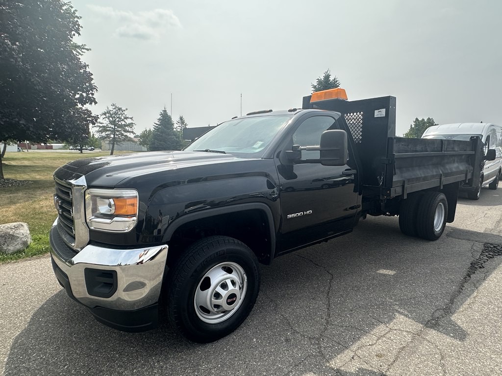 2015 GMC Sierra Image 2