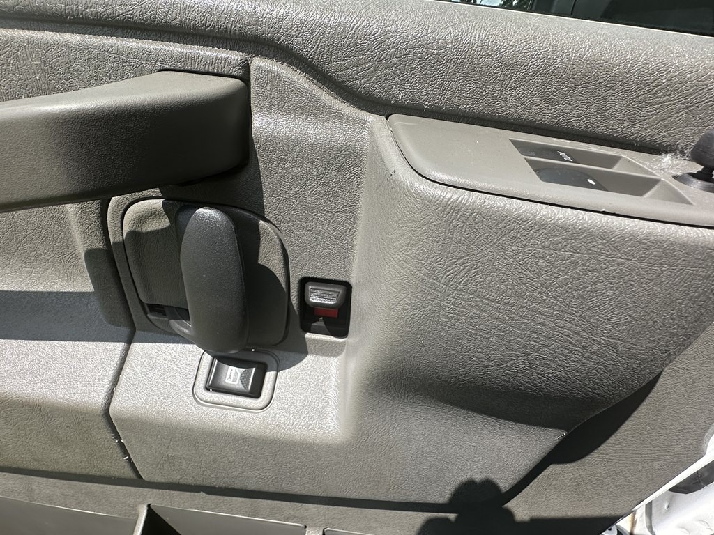 2022 GMC Savana Image 17