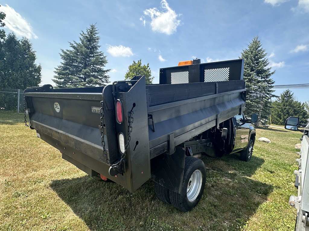 2015 GMC Sierra Image 2