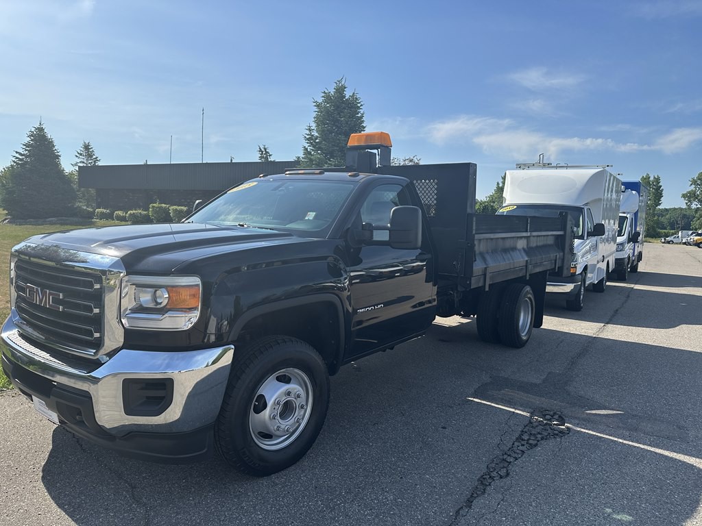 2015 GMC Sierra Image 2