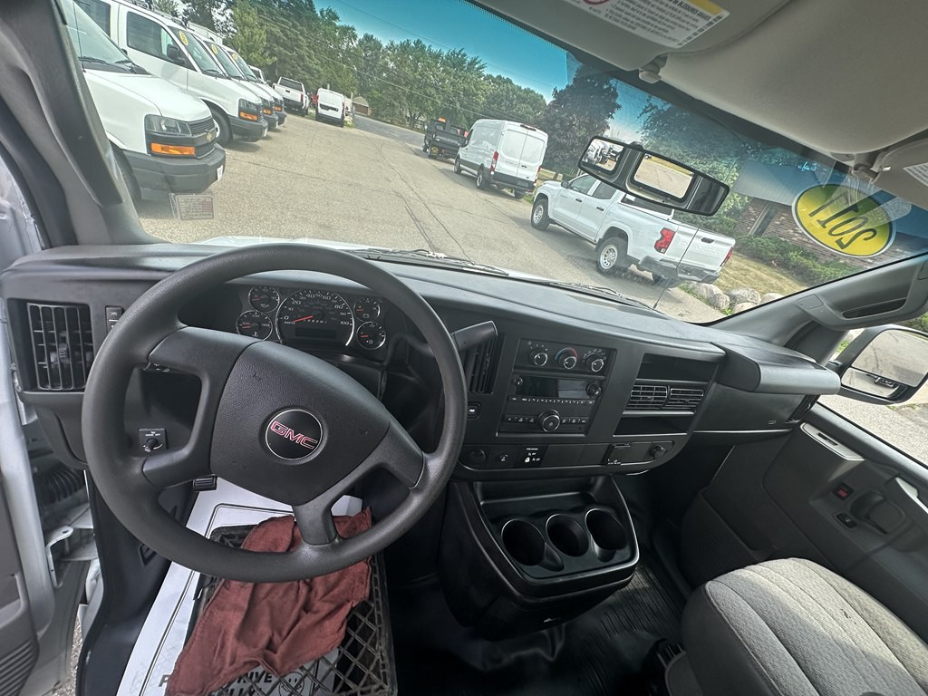 2017 GMC Savana Image 7