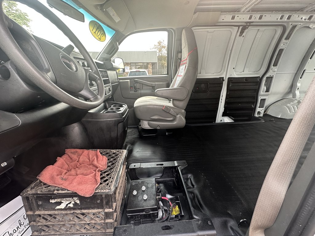 2017 GMC Savana Image 8