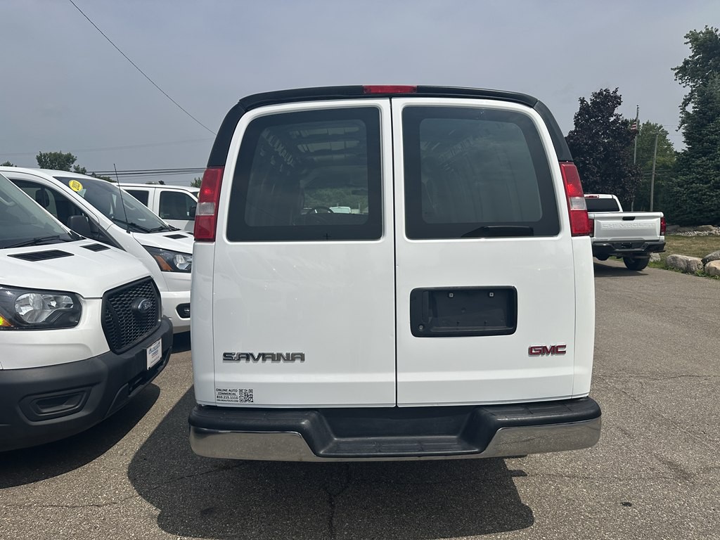 2017 GMC Savana Image 10