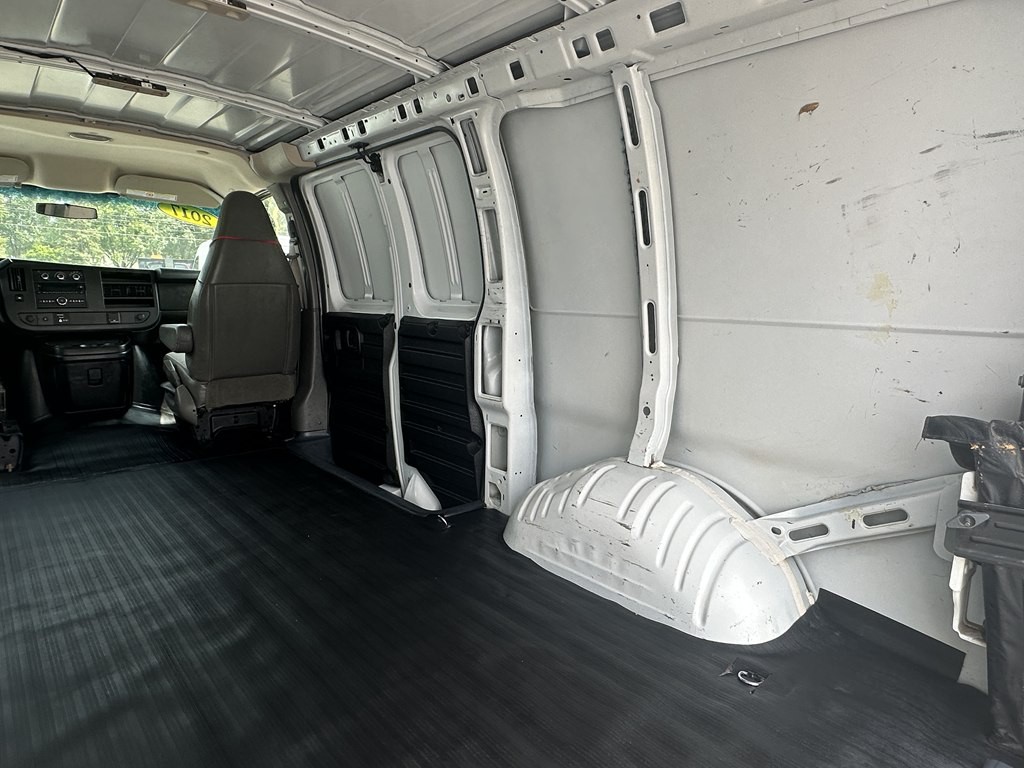 2017 GMC Savana Image 12