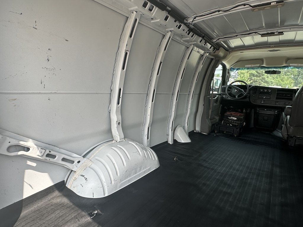 2017 GMC Savana Image 13