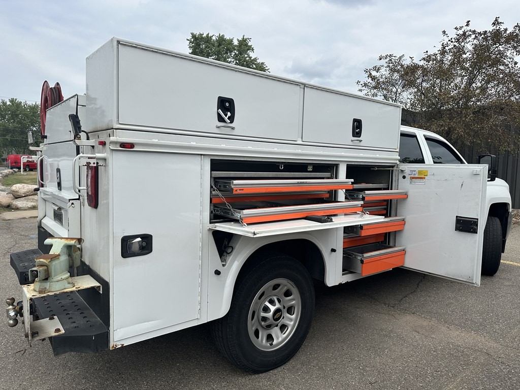 2019 Chevrolet Silverado 1500 Image 2