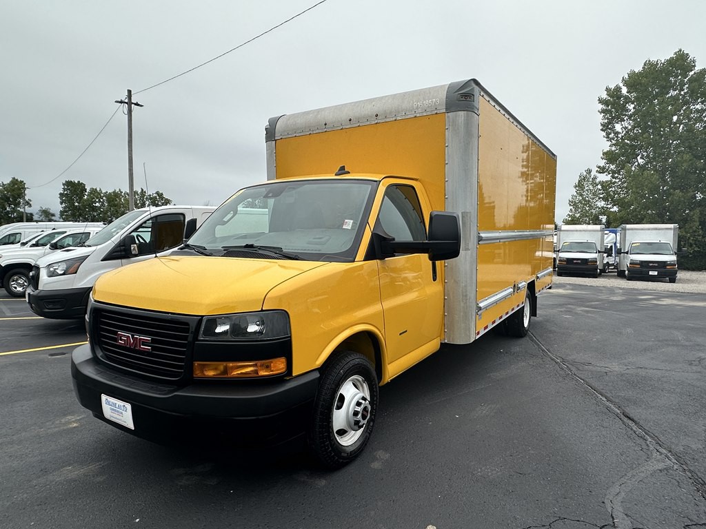2021 GMC Savana Image 2