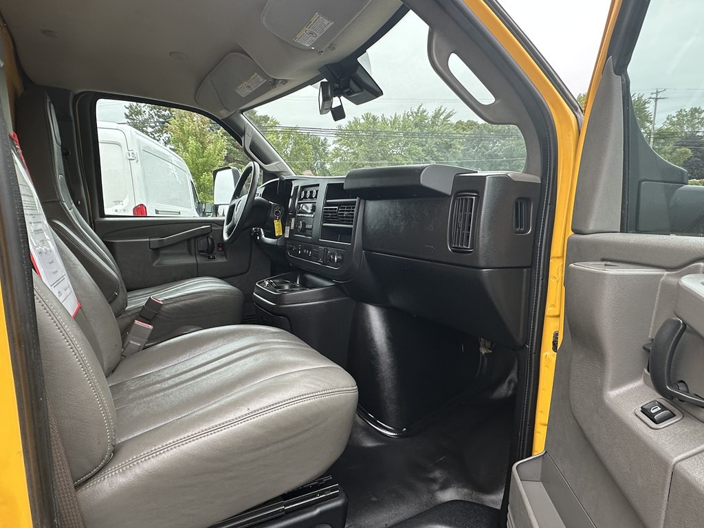2021 GMC Savana Image 6