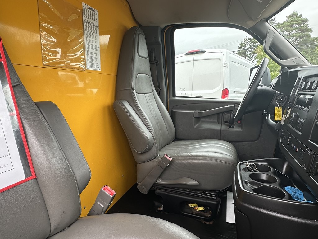 2021 GMC Savana Image 8