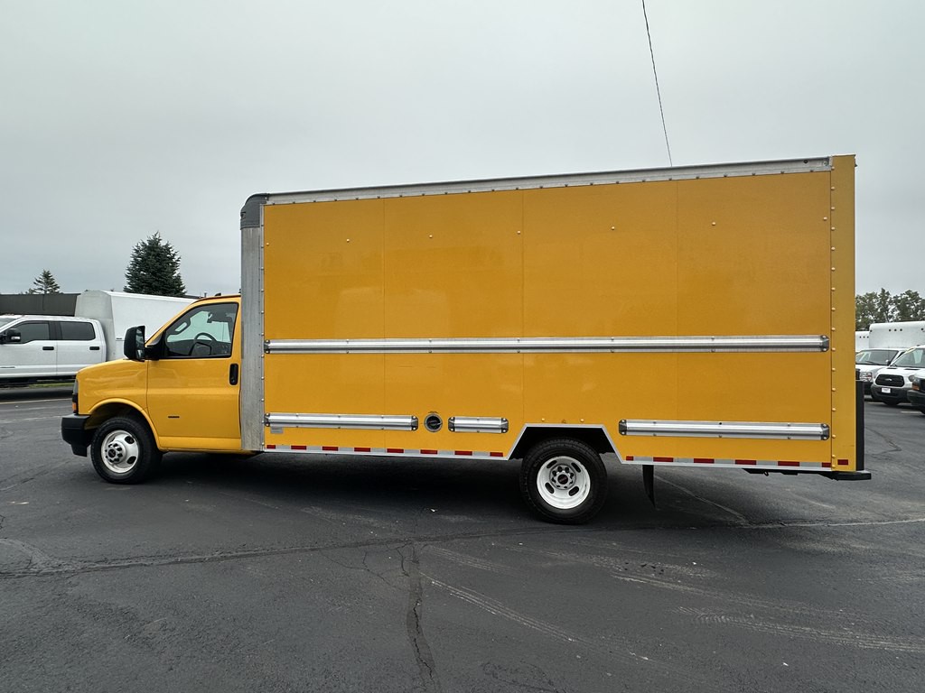 2021 GMC Savana Image 14
