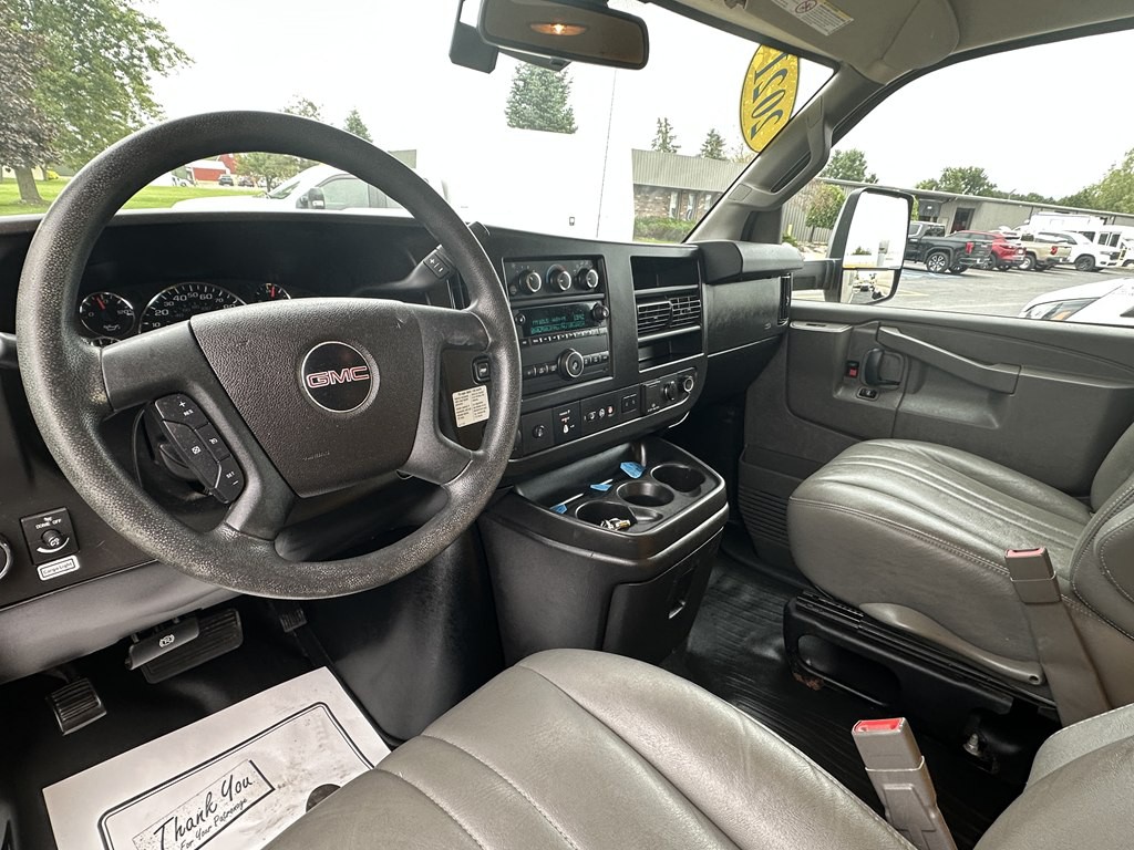 2021 GMC Savana Image 17