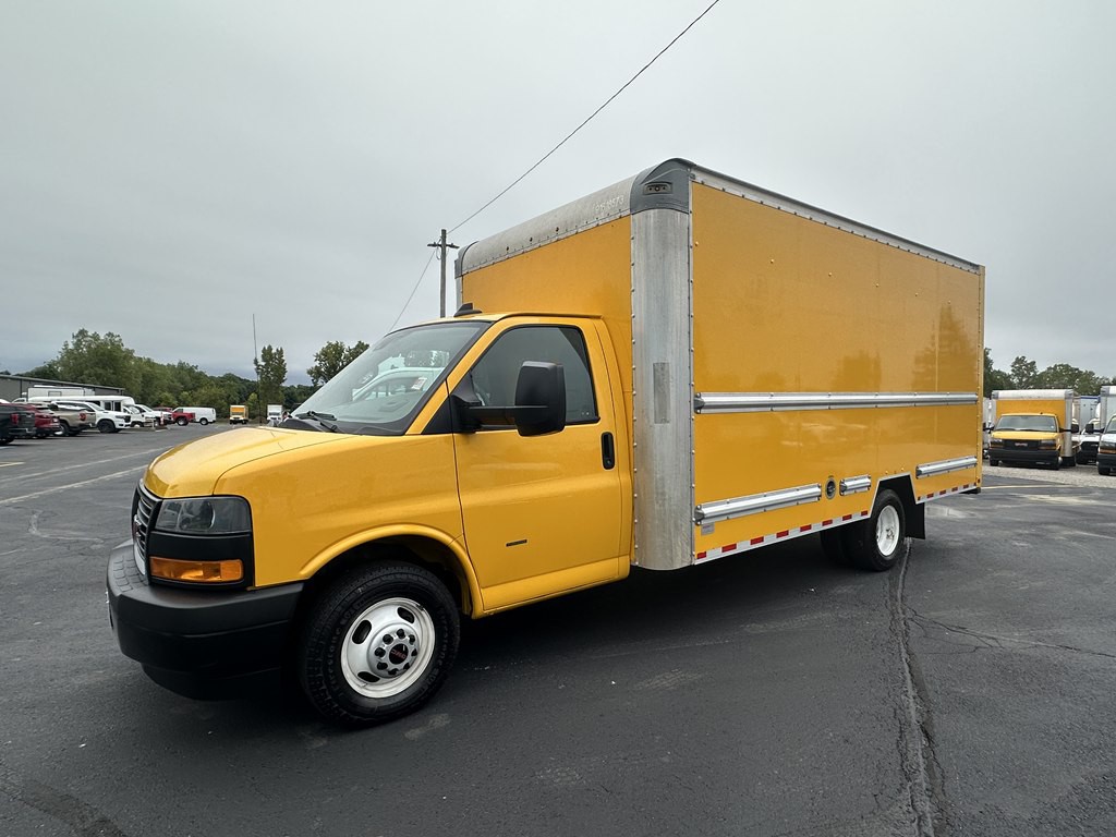 2021 GMC Savana Image 18