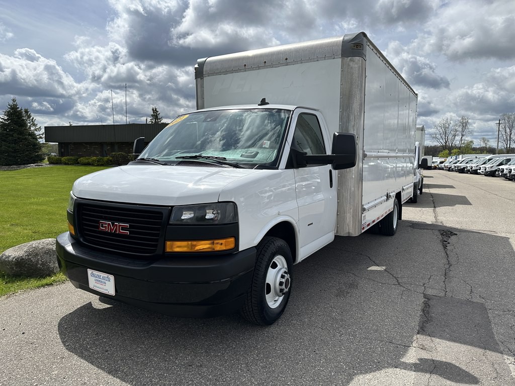 2021 GMC Savana Image 2