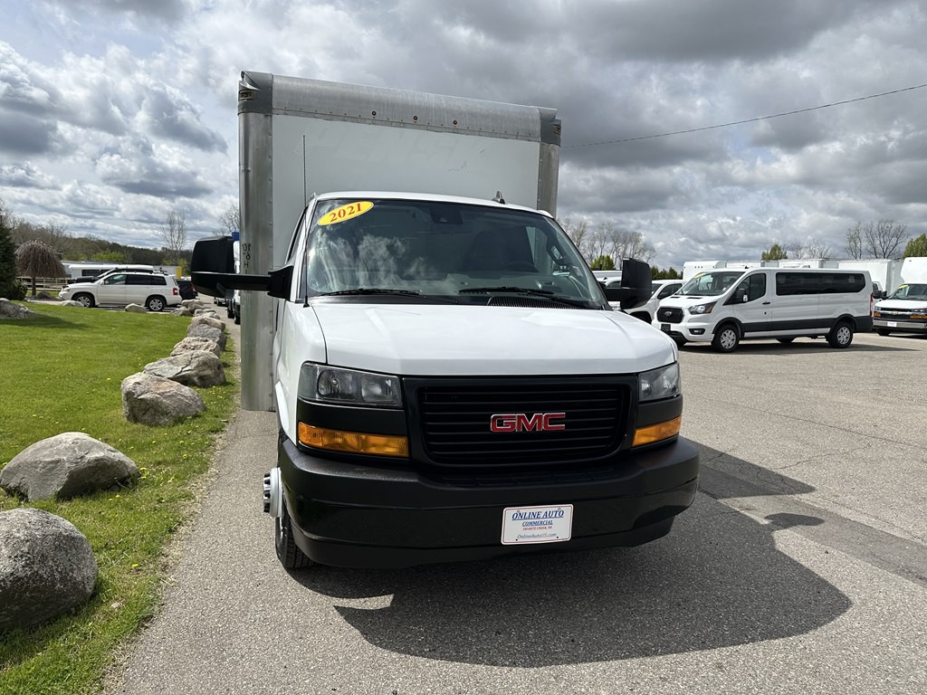 2021 GMC Savana Image 3